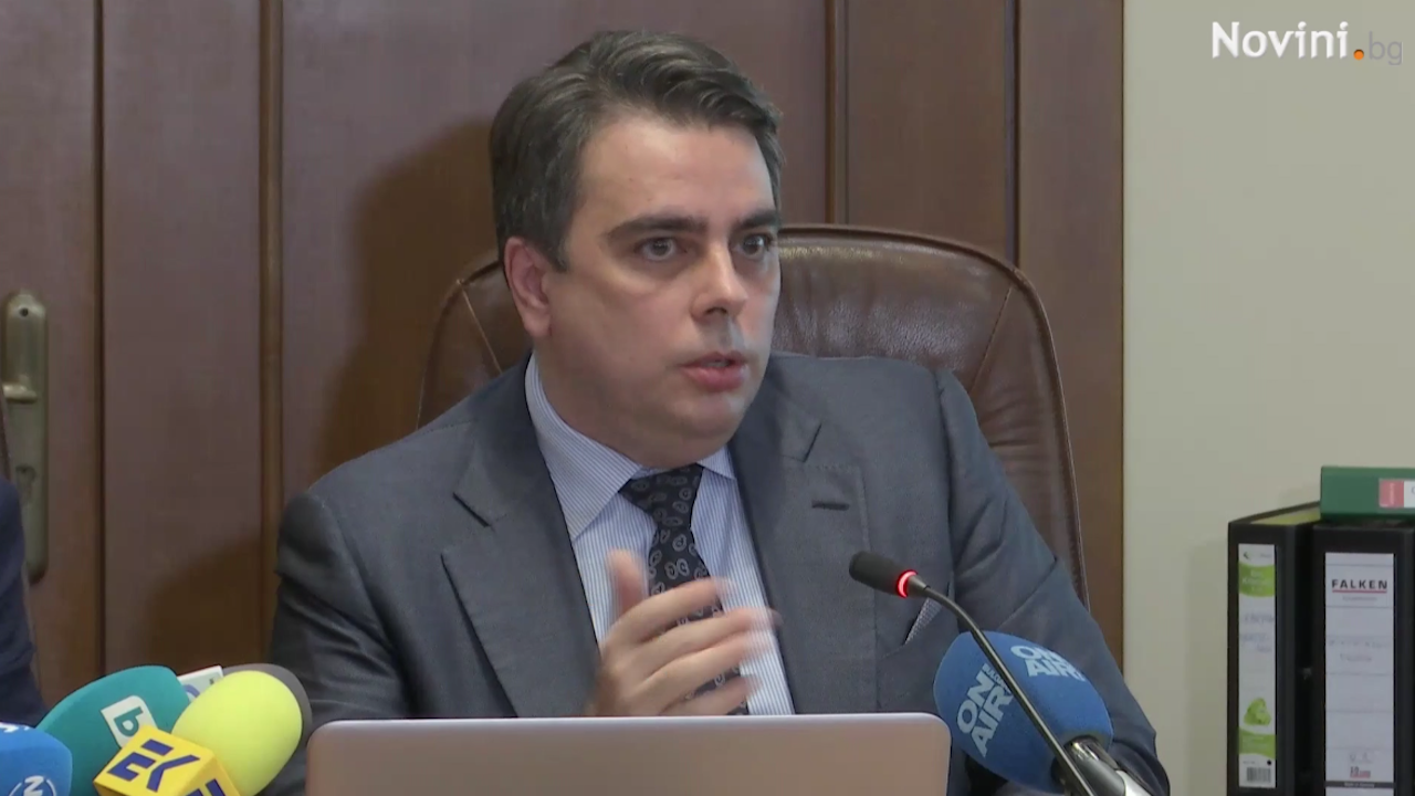 Асен Василев разкри потресаващи финансови нарушения, установени в договорите на АПИ