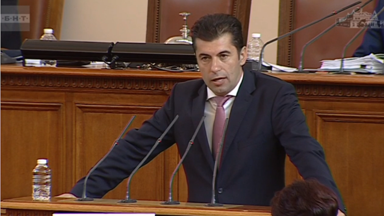 Кирил Петков към депутатите: Това е задкулисието, срещу което се борим всеки ден, страх ли ви е