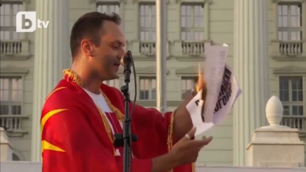 Подпалвачът на българския клуб в Битоля изгори Договора със Скопие и френското предложение