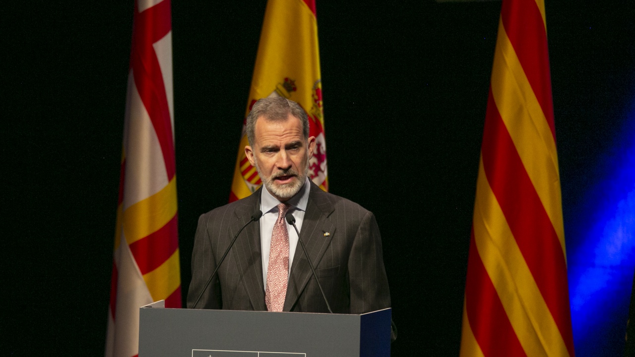 Испания отдаде почит на починалите от COVID-19