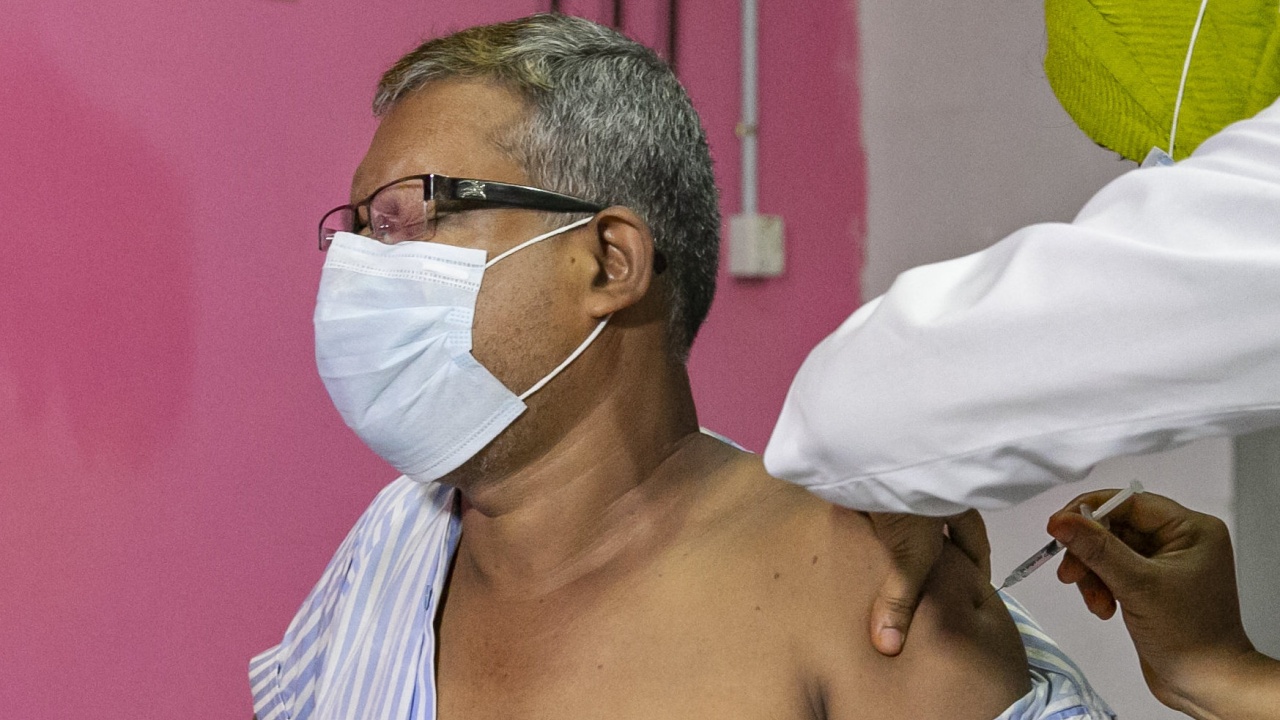 Индия достигна 2 милиарда поставени ваксини