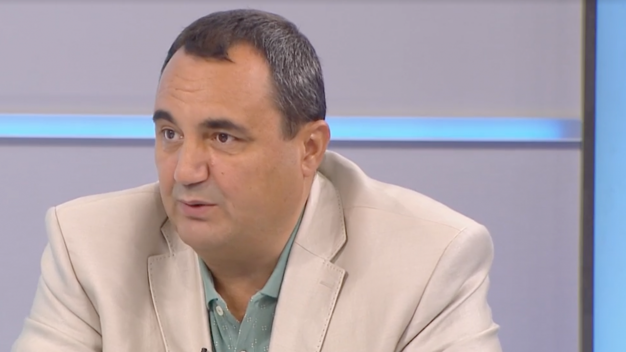 Журналист: Радев е напът да направи безкрайно голяма услуга на Борисов