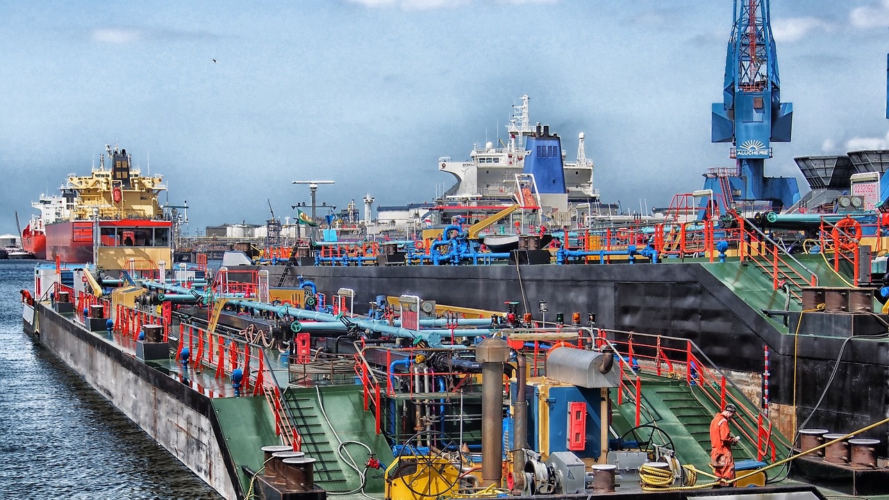 Шестима бяха спасени от потъващо водно такси в пристанището на Ротердам