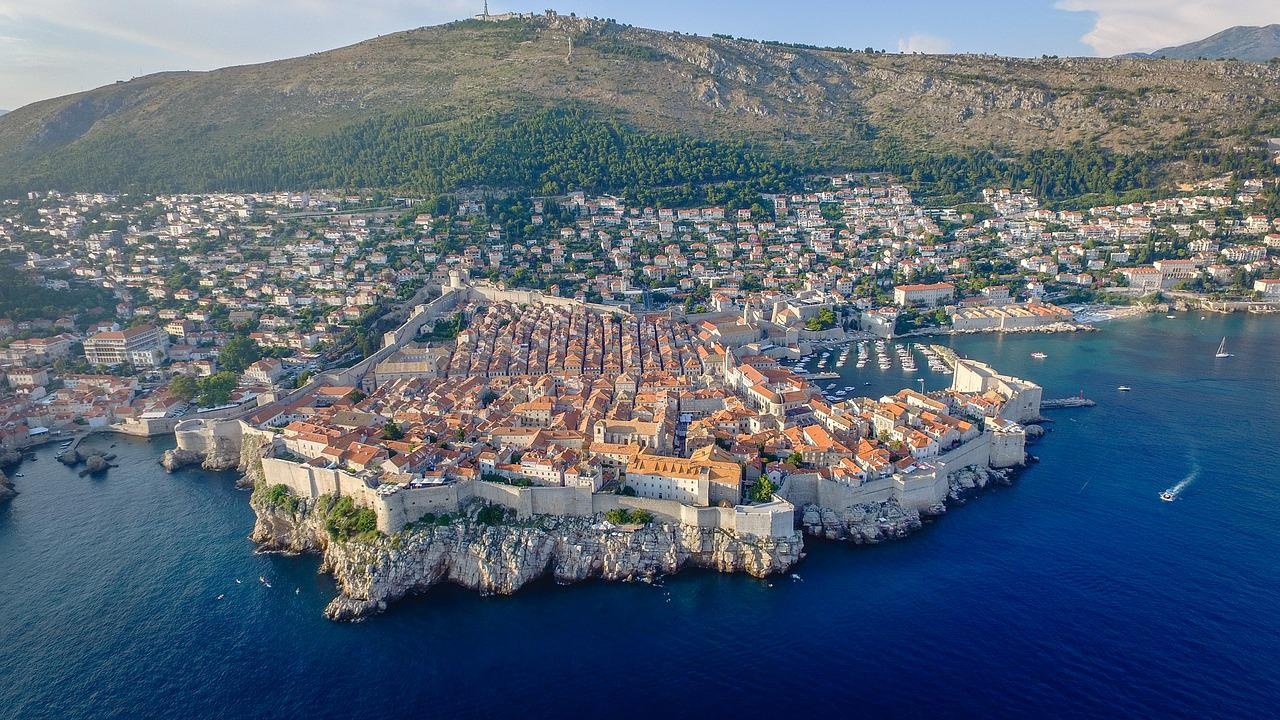 Сериозни глоби за неподходящо облечените в Дубровник