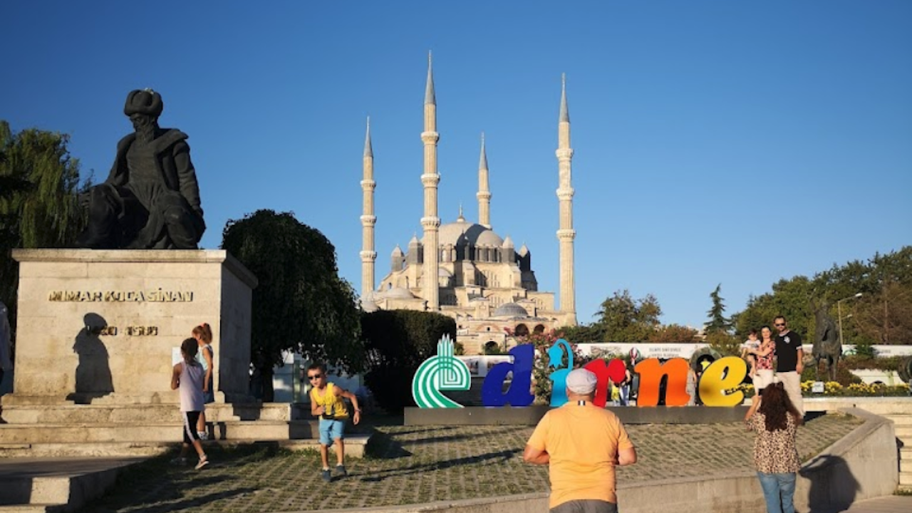 Български туристи изпълниха Одрин след решението за пътуване с лични карти в Турция