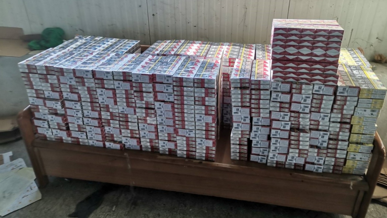 Близо 100 000 къса контрабандни цигари са иззети при акция в Сливенско