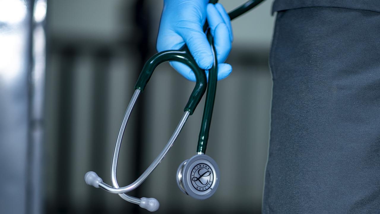 Скандал между пациенти на болница в Плевен, има задържан