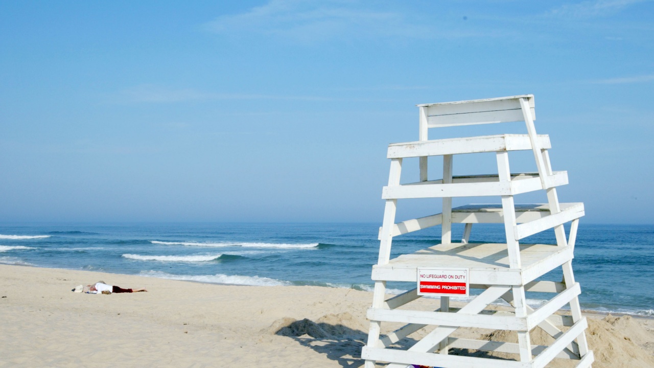 Спасители биха полски туристи на плажа в Слънчев бряг