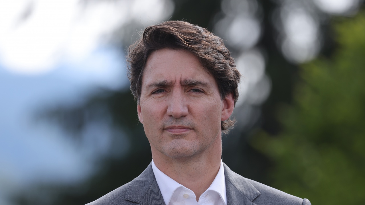 Канадският премиер: Нападението срещу Рушди е посегателство срещу свободата на изразяване