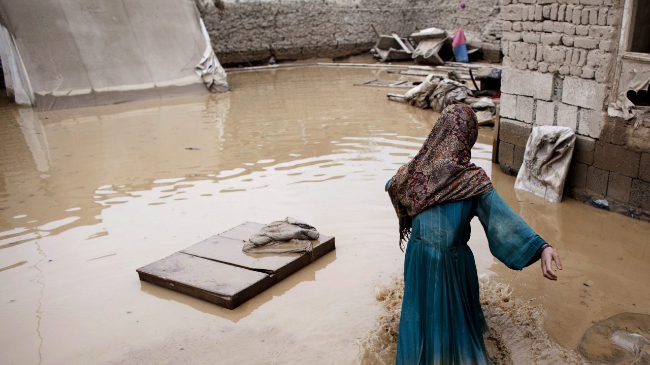 Заради проливните дъждове: 31 души загинаха при наводнения в Афганистан