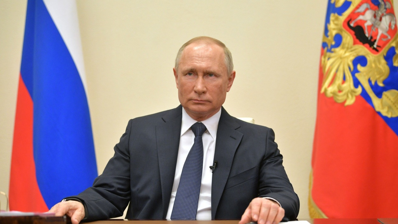 Путин поиска рускините да раждат минимум по 10 деца
