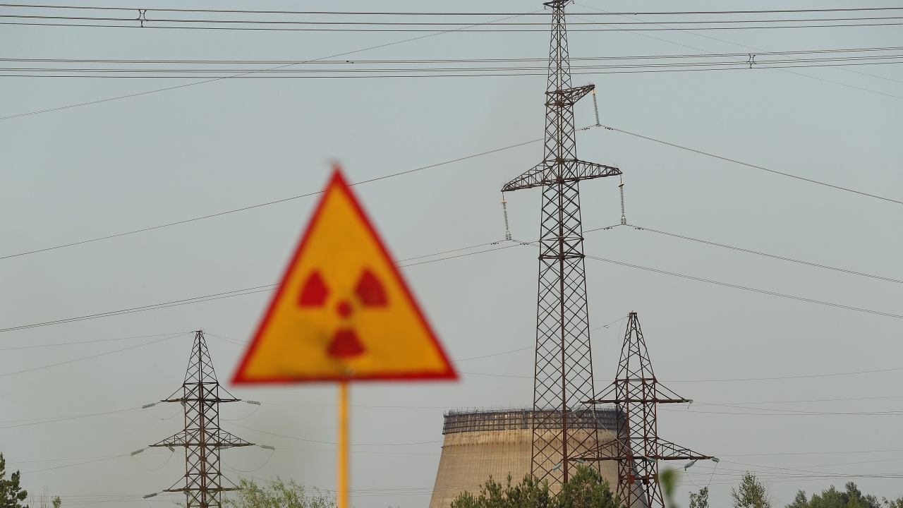 "Енергоатом" предупреди за висок риск от изтичане на радиация от АЕЦ "Запорожие" след руски обстрел