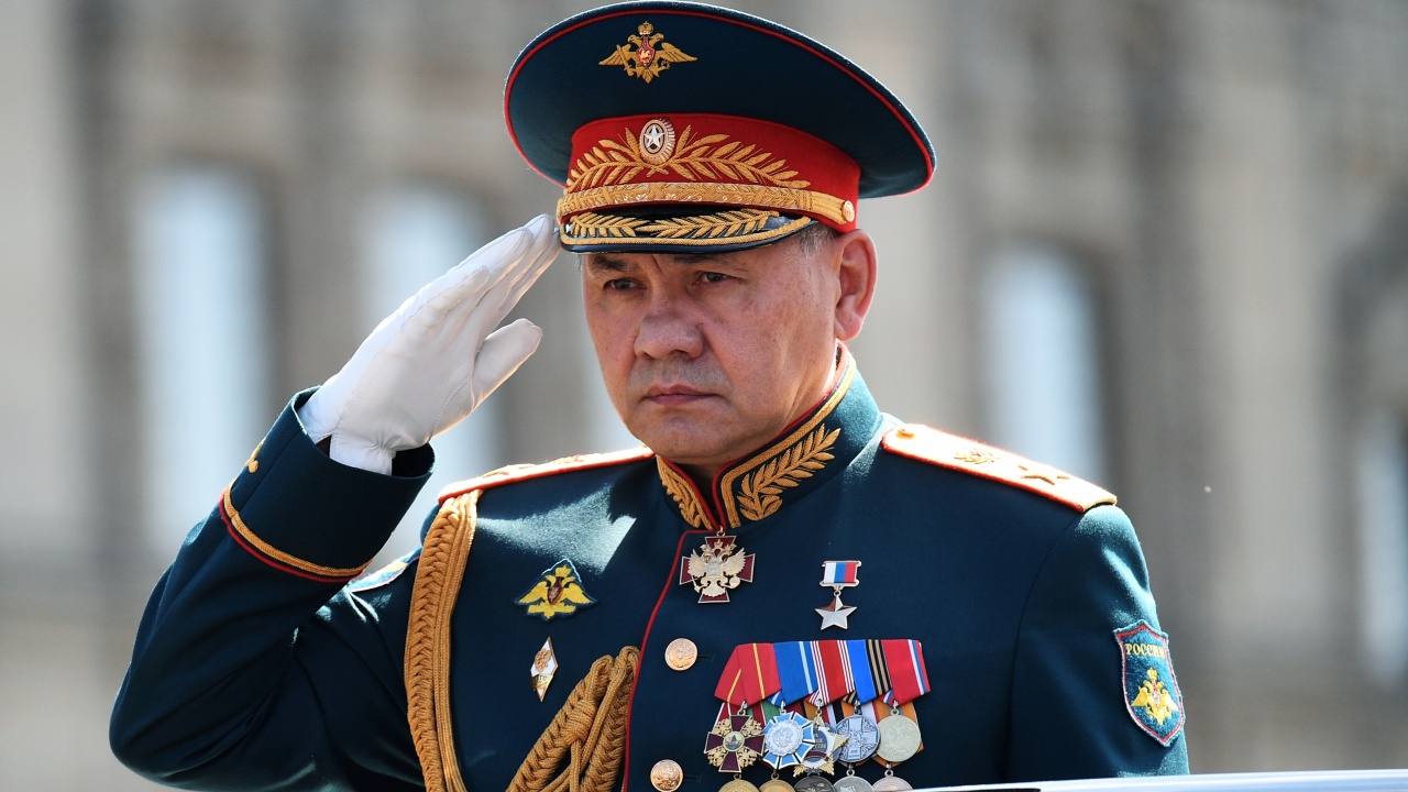 Командирът на Россгвардия ще е новият военен министър в Москва?