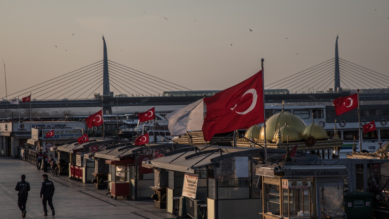 Над 150 заловени при мащабна операция срещу трафика на наркотици в Турция