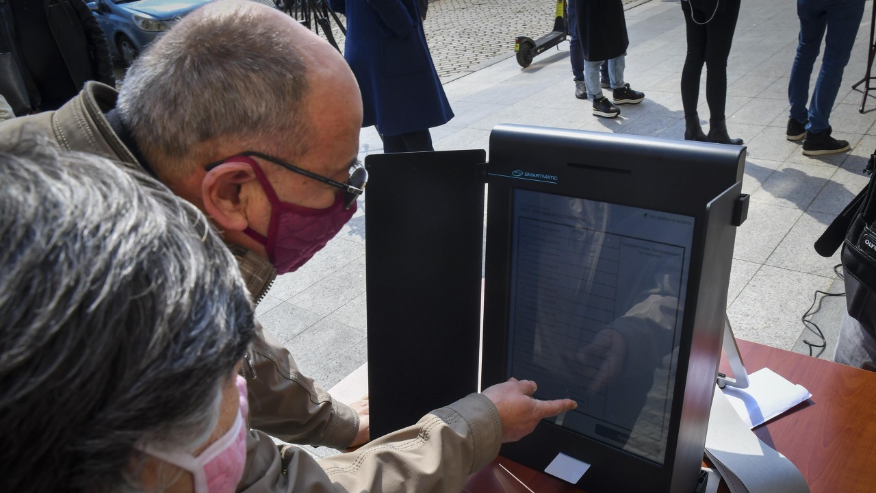 Бави се доставката на тестови машини за гласуване във Велико Търново