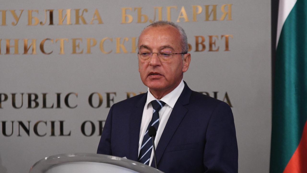 Гълъб Донев ще проведе среща с областните управители