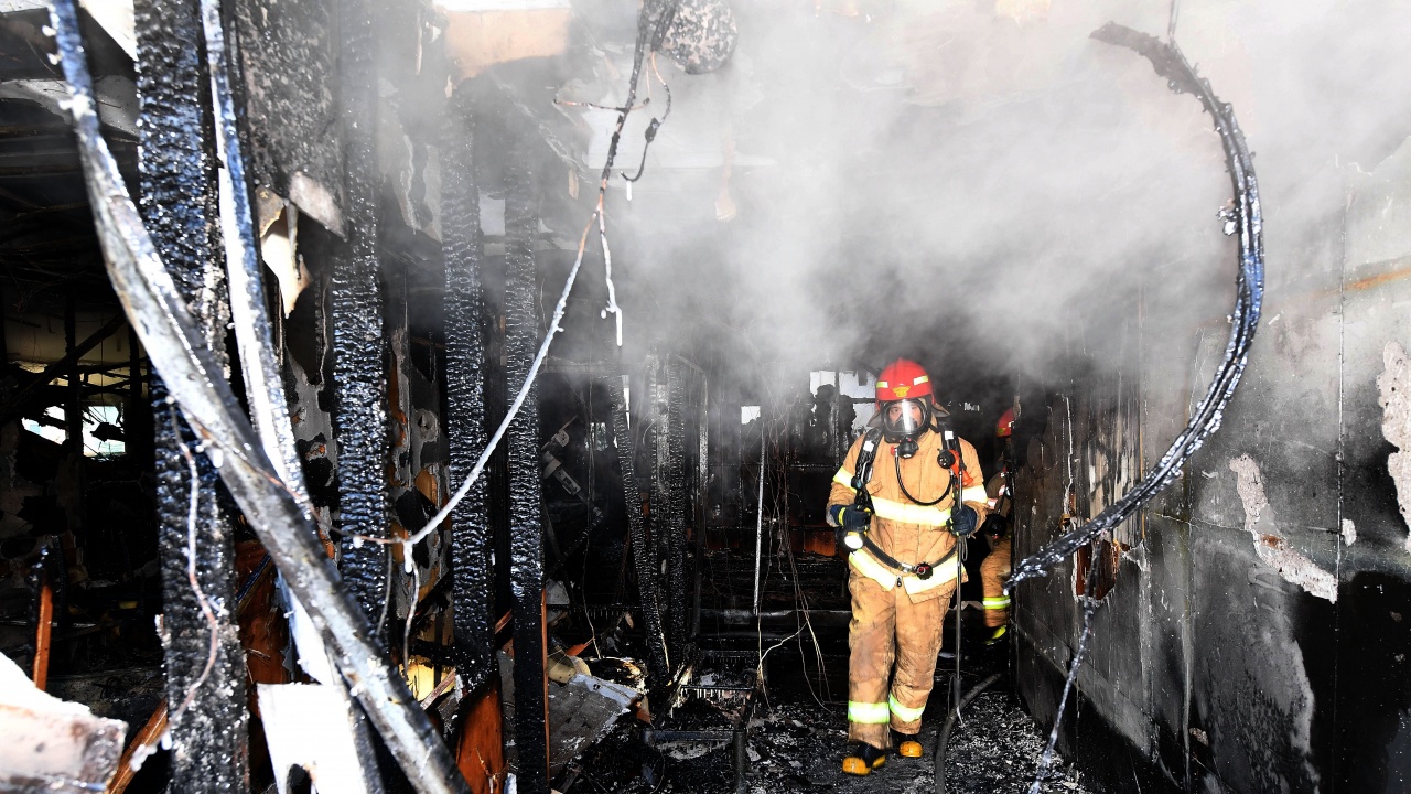 Поне седем души са загинали в пожар в южнокорейски мол