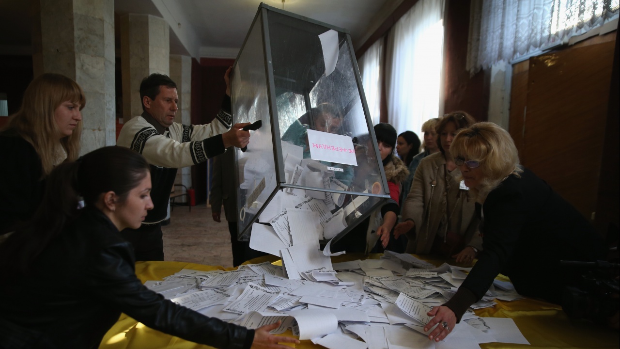 Киев издирва украинците, организирали референдумите