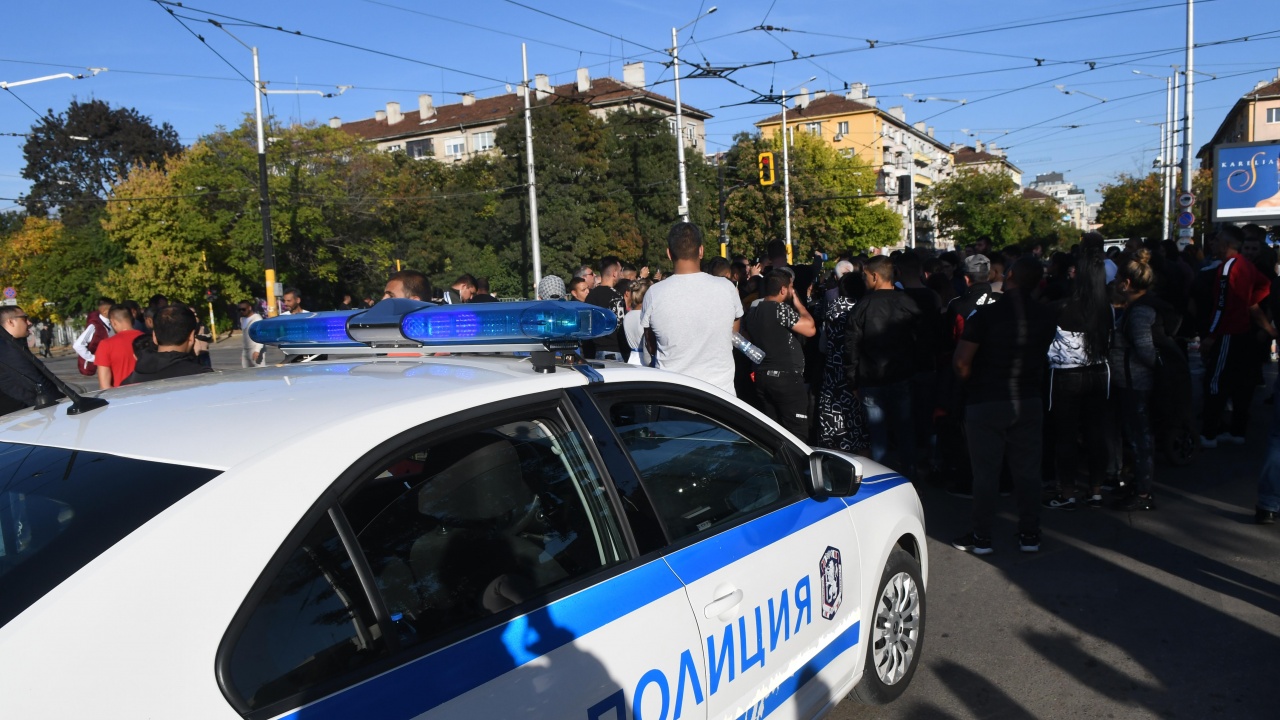 Засилено полицейско присъствие през цялата нощ след побоя в София