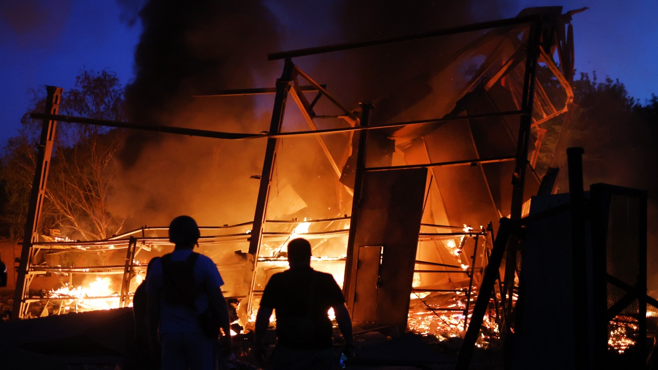 Пожар е избухнал в електрическа подстанция в Русия след ракетен удар