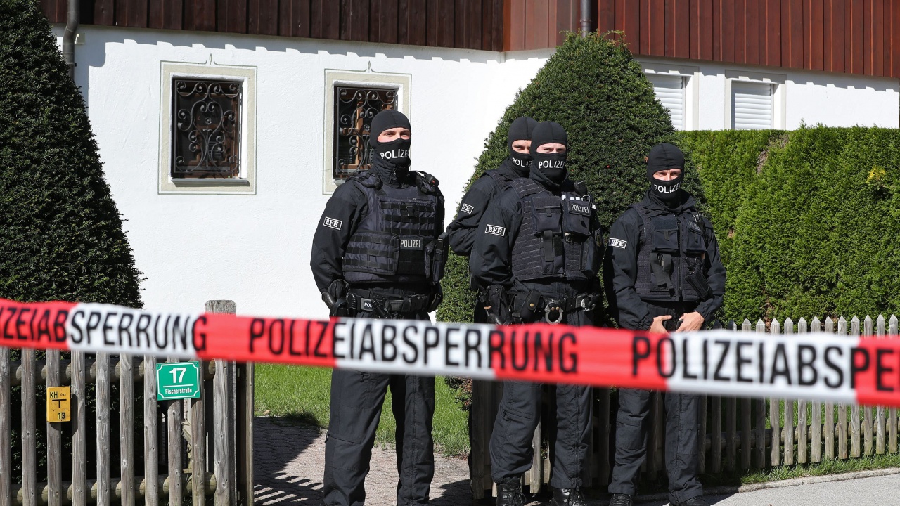 Обискираха апартаменти в Германия заради взривно устройство със свастика