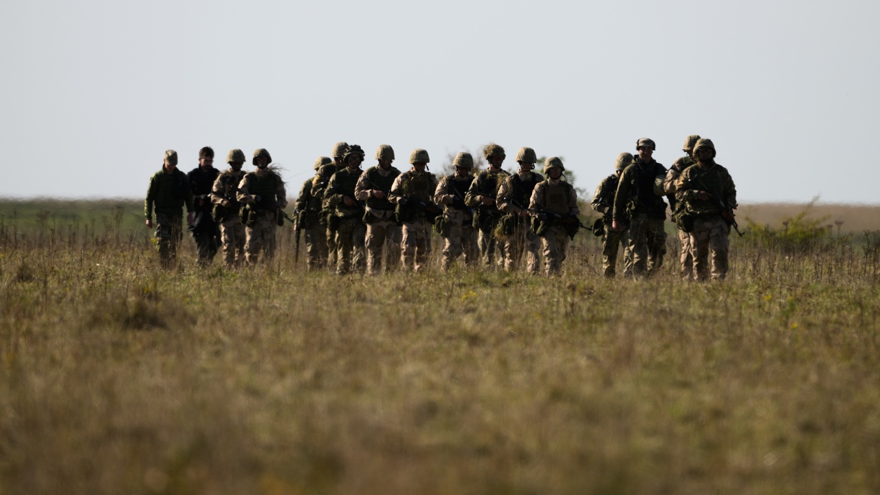 Украинските въоръжени сили струпват техника и десетки хиляди войници в Херсонска област