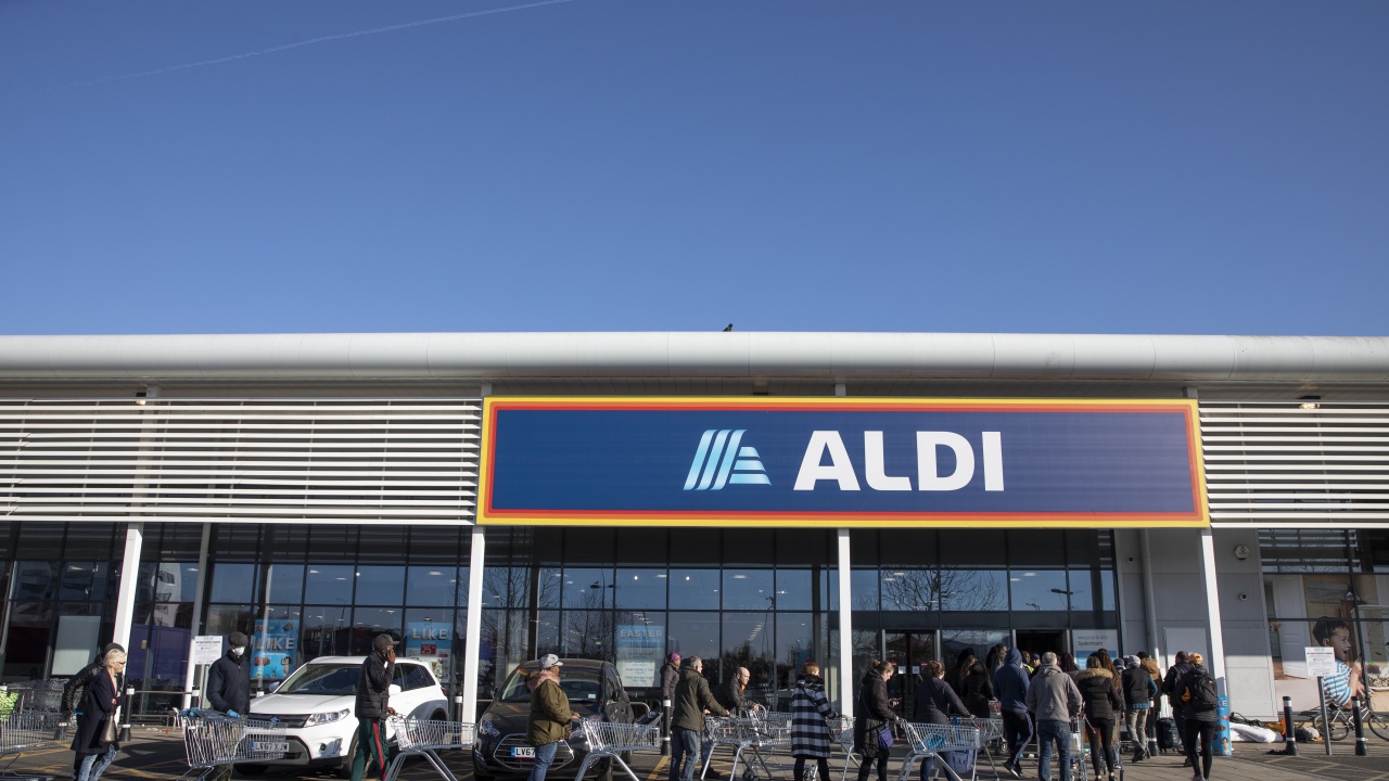 Веригата "Алди" ограничава работното време на много магазини, за да пести ток