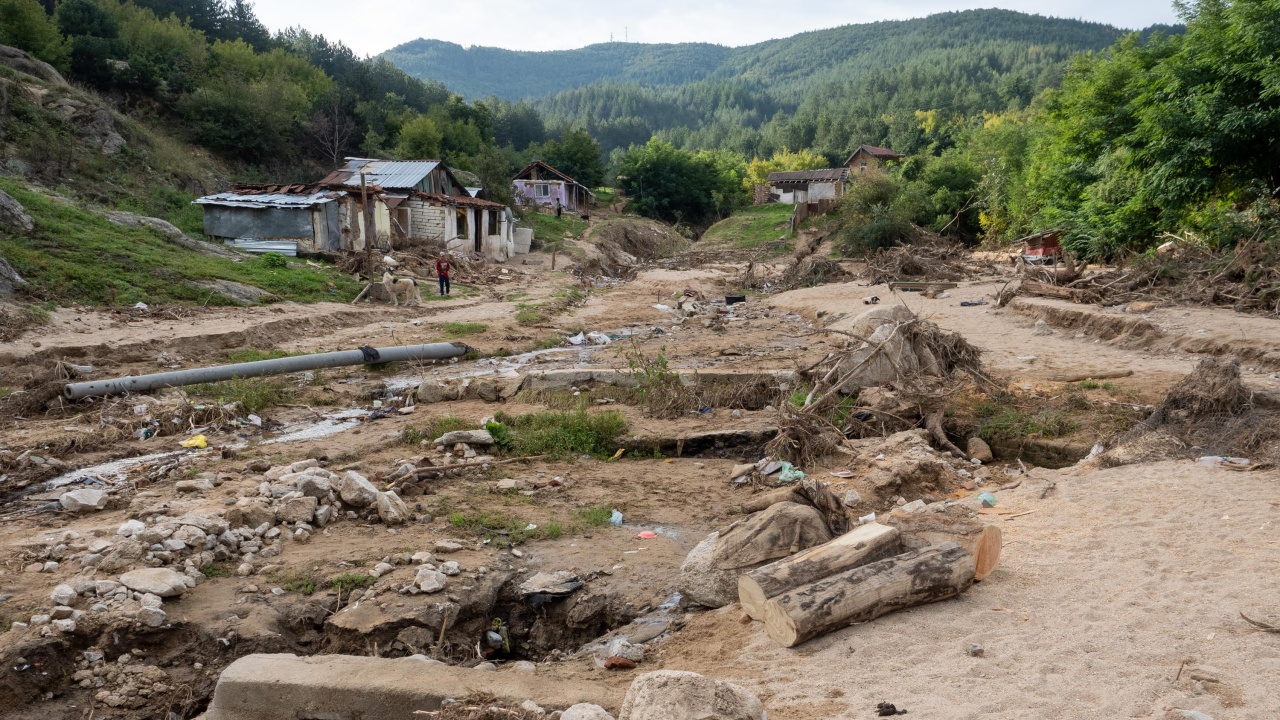 Нова комисия ще прави окончателен оглед и опис на щетите от наводнението в Карловско