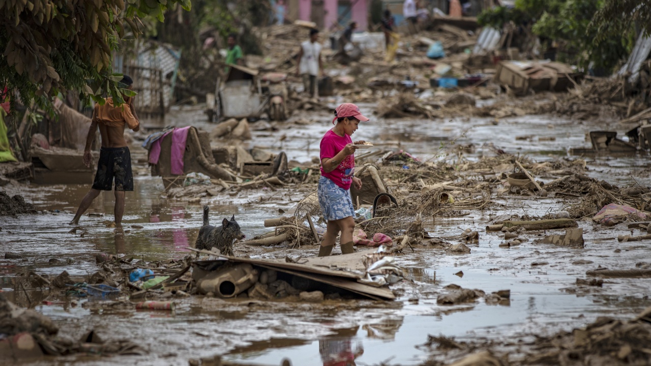Близо 100 са вече жертвите на бурята "Налге" във Филипините