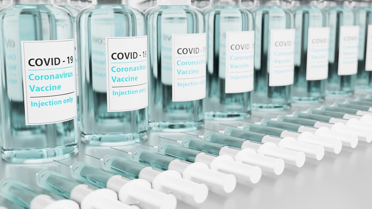Защо в Индия унищожиха 100 милиона дози COVID ваксини