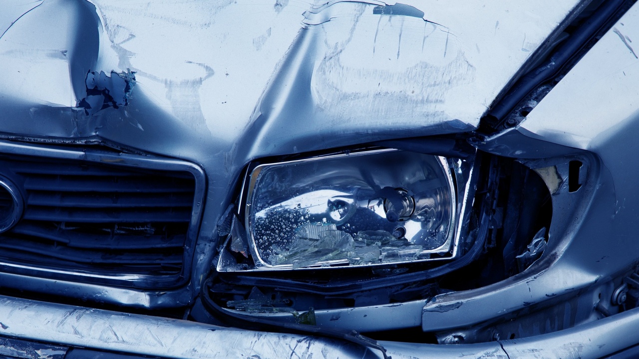 Дипломатически автомобил катастрофира в София