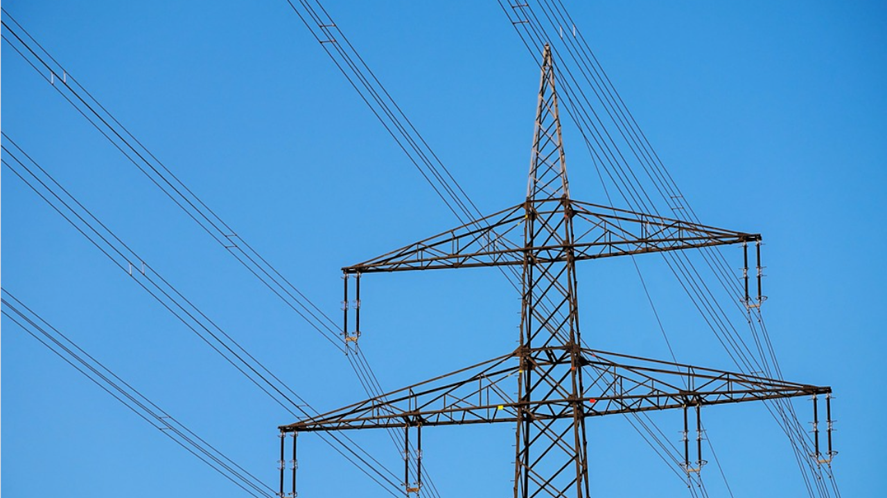 БНЕБ затвори с над 7% по-ниска цена на тока за бизнеса