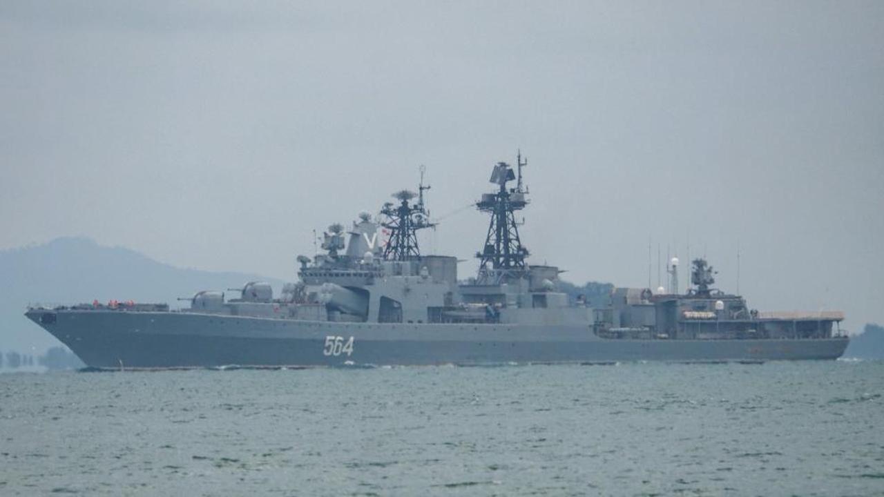 Бойни кораби на Русия не успяха да пресекат Босфора и се върнаха в базите си