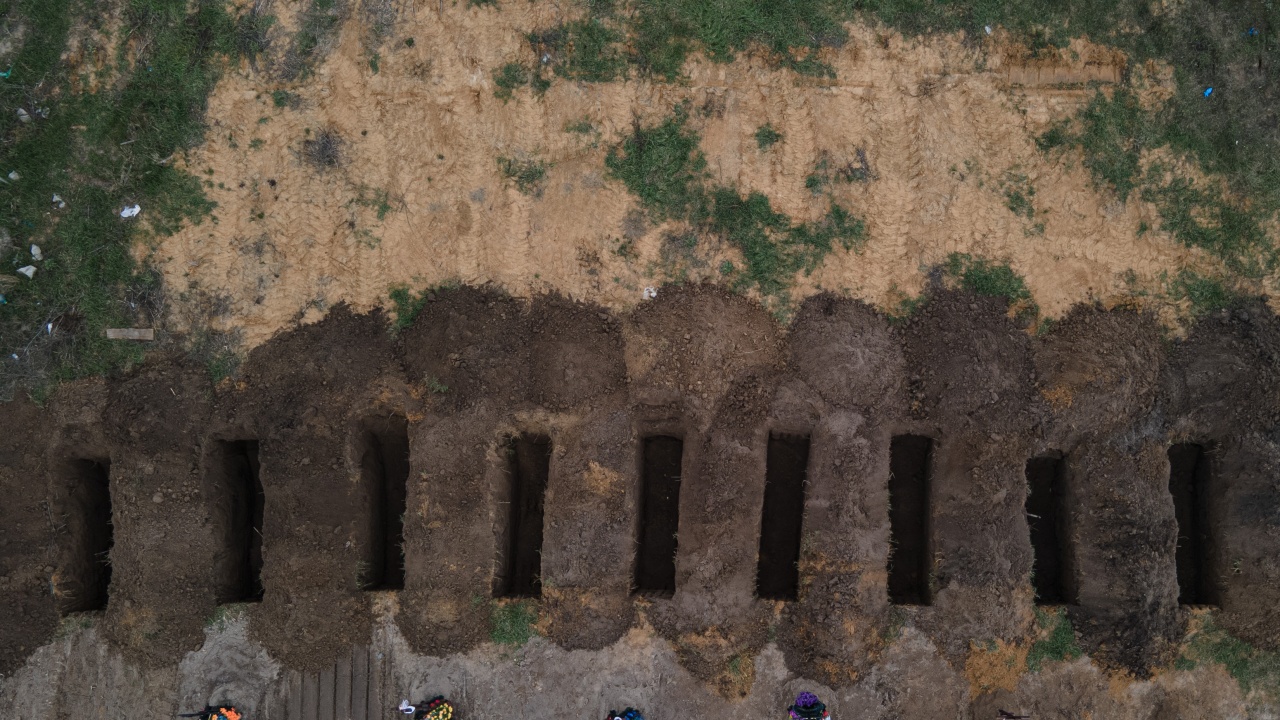 Сателитни снимки сочат бързо разрастване на гробище в Южна Украйна