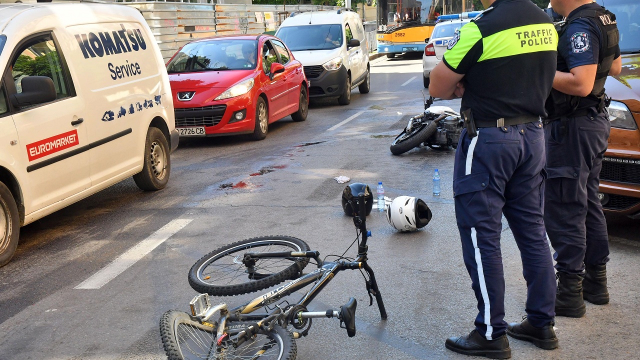 Велосипедист е в болница след катастрофа с камион в Асеновград