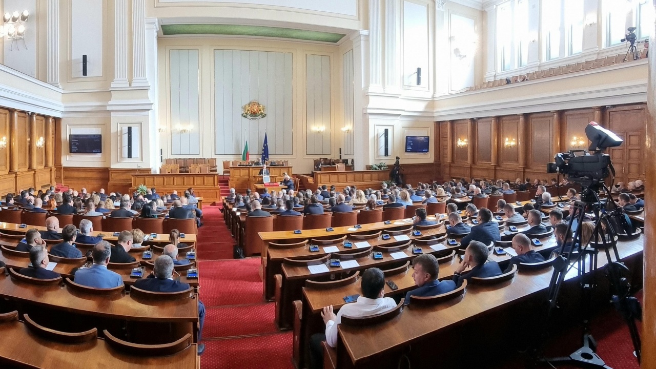 Народното събрание прие на първо четене промени в Закона за семейни помощи за деца
