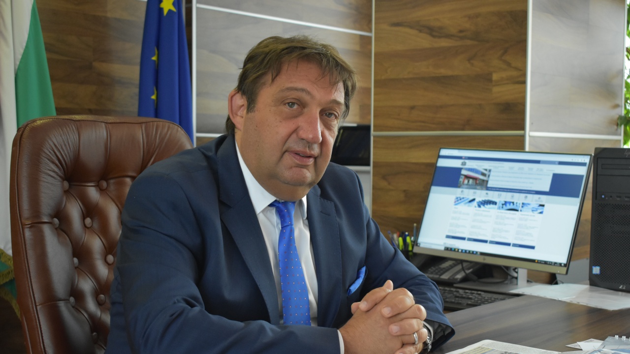 Министър Шишков: Бавим се изключително много със строителството на АМ "Европа"
