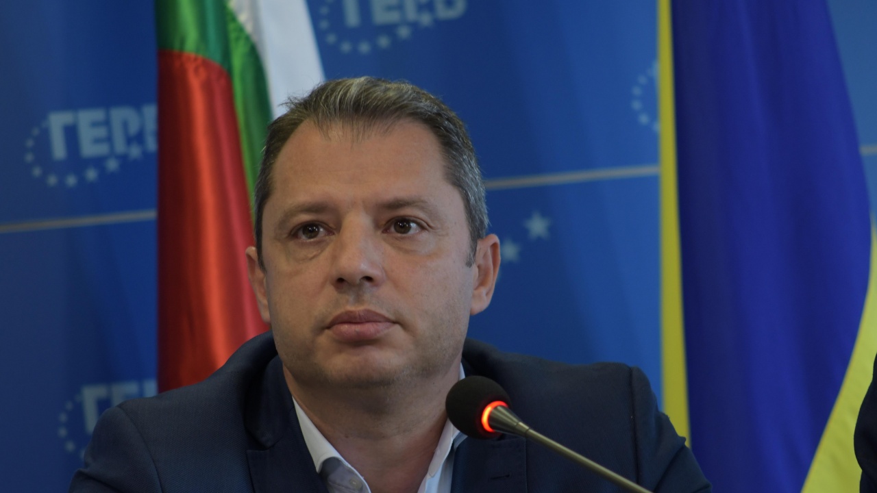 Делян Добрев обяви опциите за правителство и заяви: Хората искат кабинет