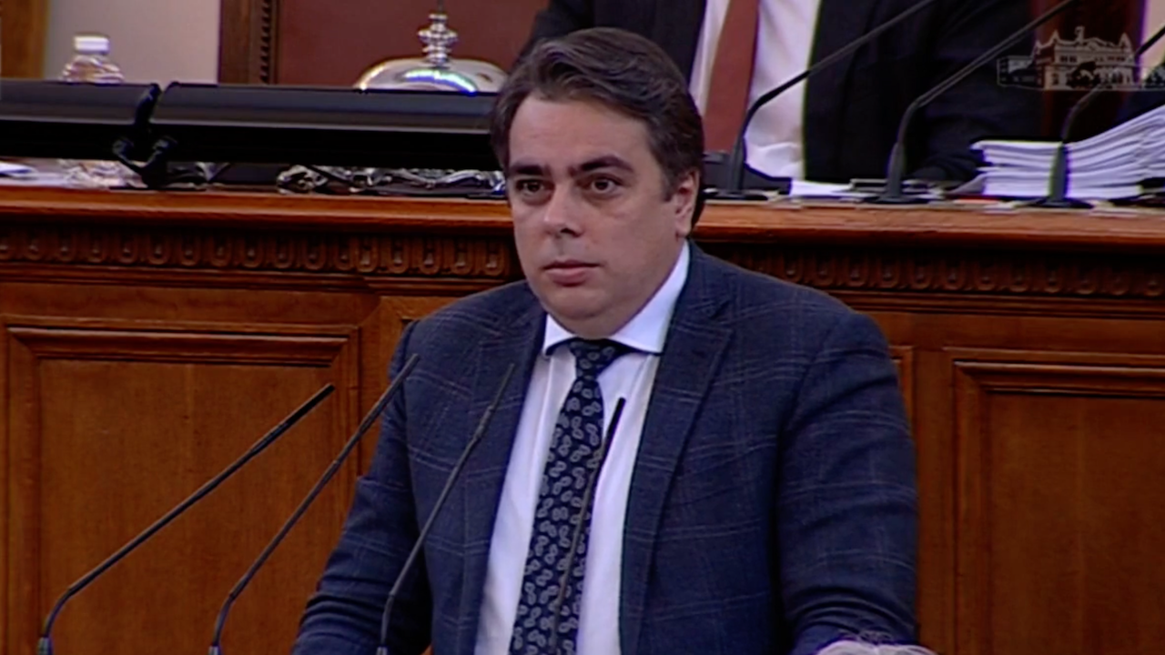 Асен Василев: Трябва да освободим пленената държава от терористите и да продължим напред