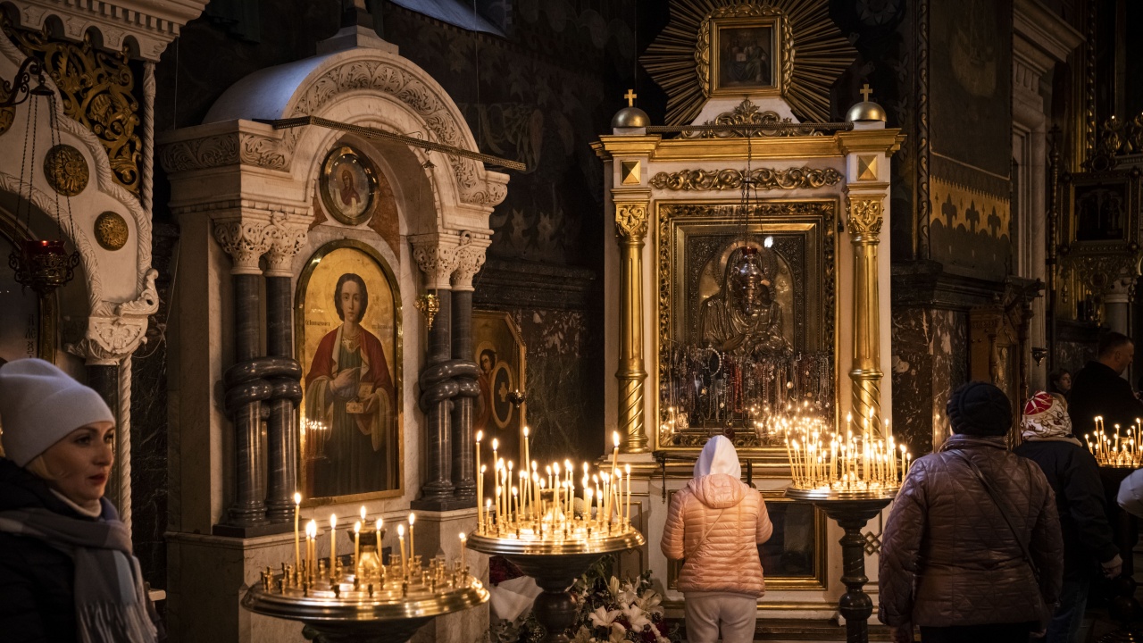 Украинските власти претърсват църкви, заподозрени във връзки с Москва