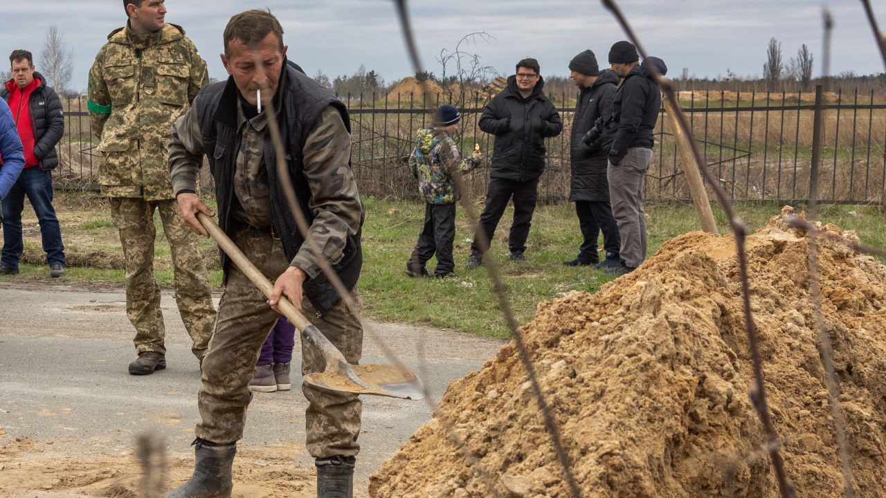 Русия търси хора, които да копаят в Украйна