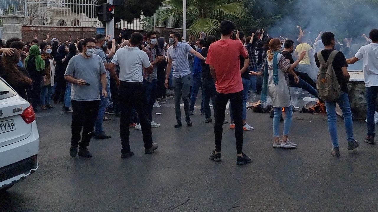 Поредни протести в началото на четвъртия месец на недоволство в Иран