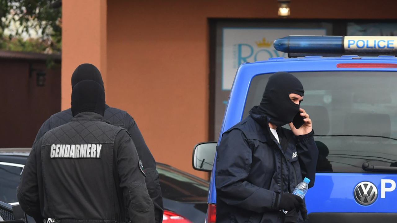Полицайка е ранена при ромско меле с колове и тръби в Асеновград