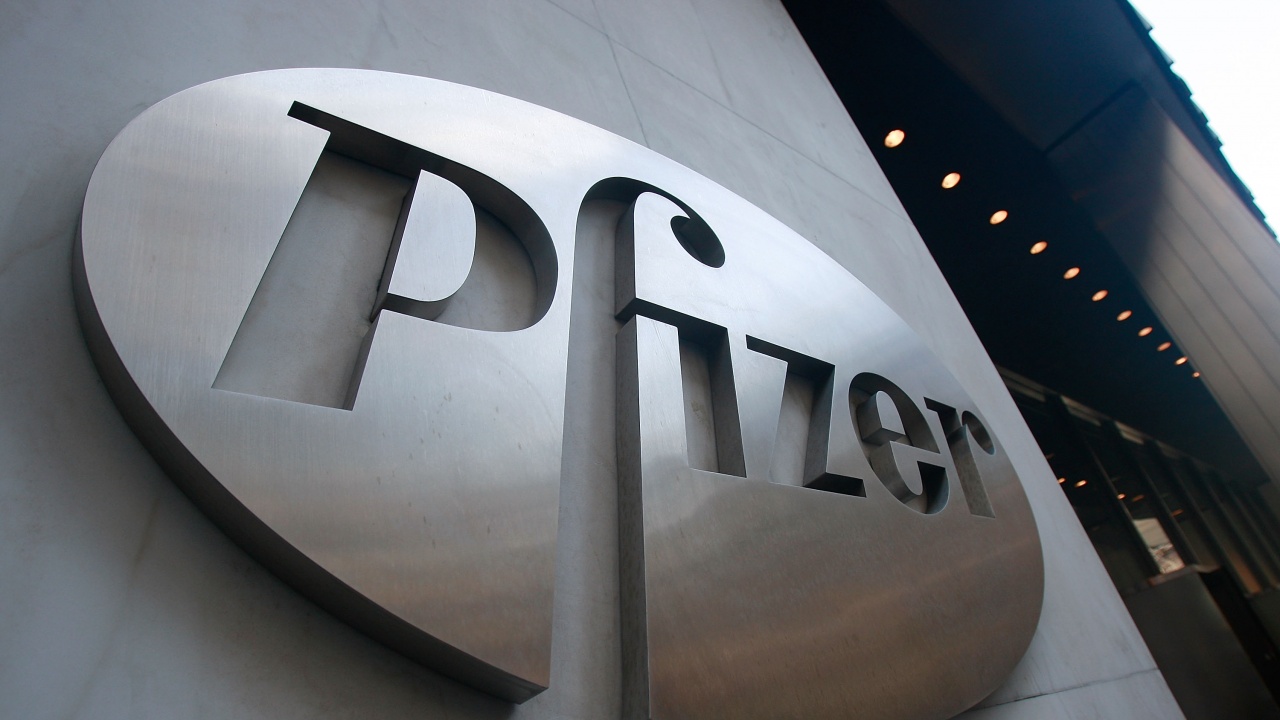 Шефът на Pfizer дарява 600 000 от приходите от книга на фондации в Солун