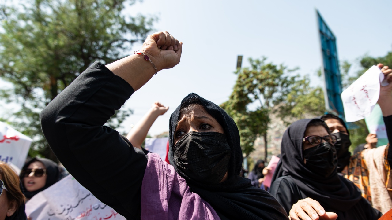 Афганистанки протестират срещу забраната за достъп на жени до университетите