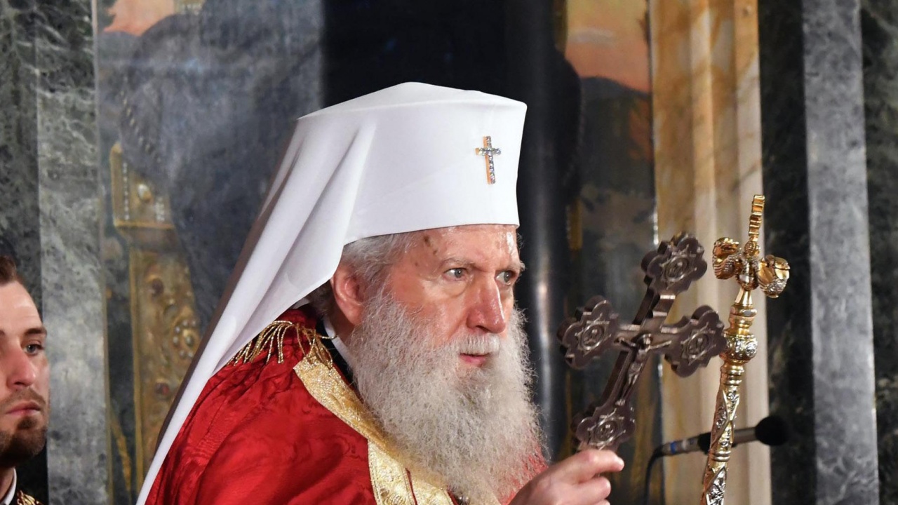 Патриарх Неофит и митрополитите от БПЦ: Да желаем, да търсим и високо да ценим мира, който Господ донесе на земята с раждането Си като човек