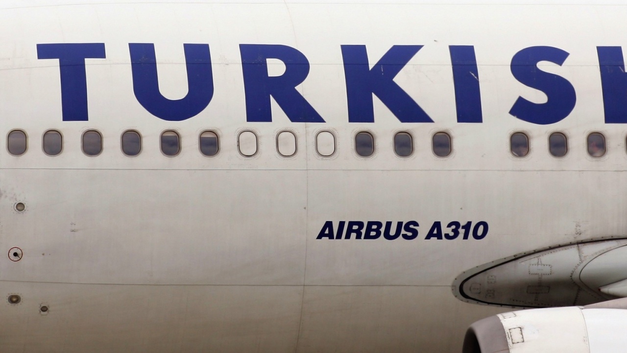 Турски пътнически самолет навлезе във въздушното ни пространство, но се върна