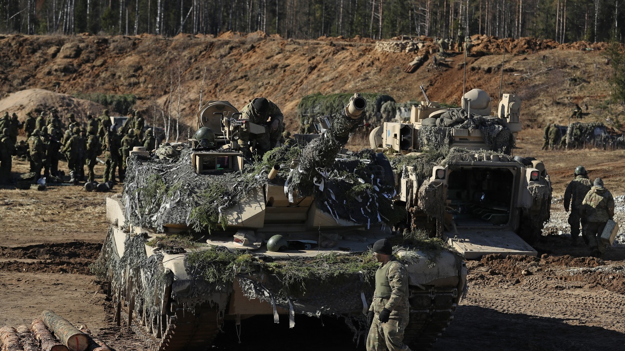 САЩ проучват възможността да предоставят на Украйна бойни машини тип "Брадли"