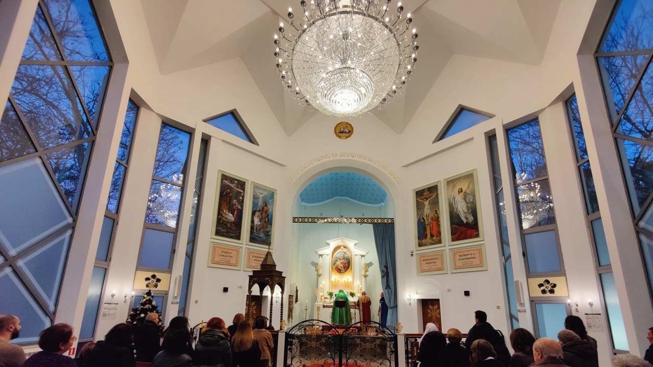 Арменците посрещат Рождество в нов храм в столицата