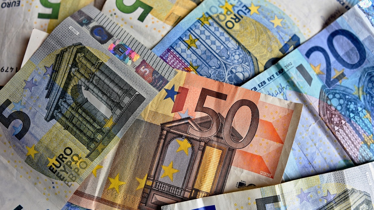 Еврото бележи най-висок курс от май